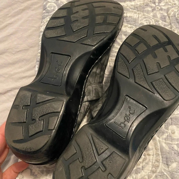 Boc clogs alligator pattern silver color size 9.5 or 41 nurse dental wear - Picture 3 of 4